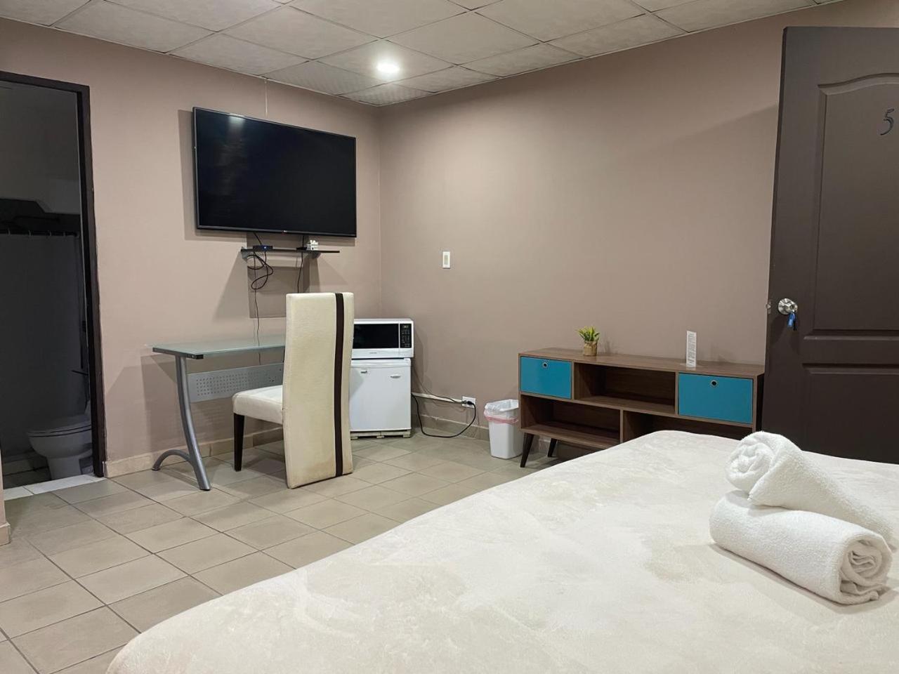 Hostal El Prado Kota Panama Bagian luar foto
