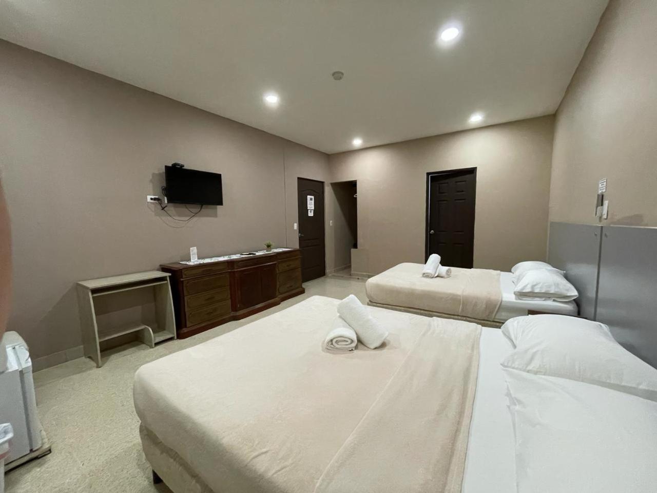 Hostal El Prado Kota Panama Bagian luar foto