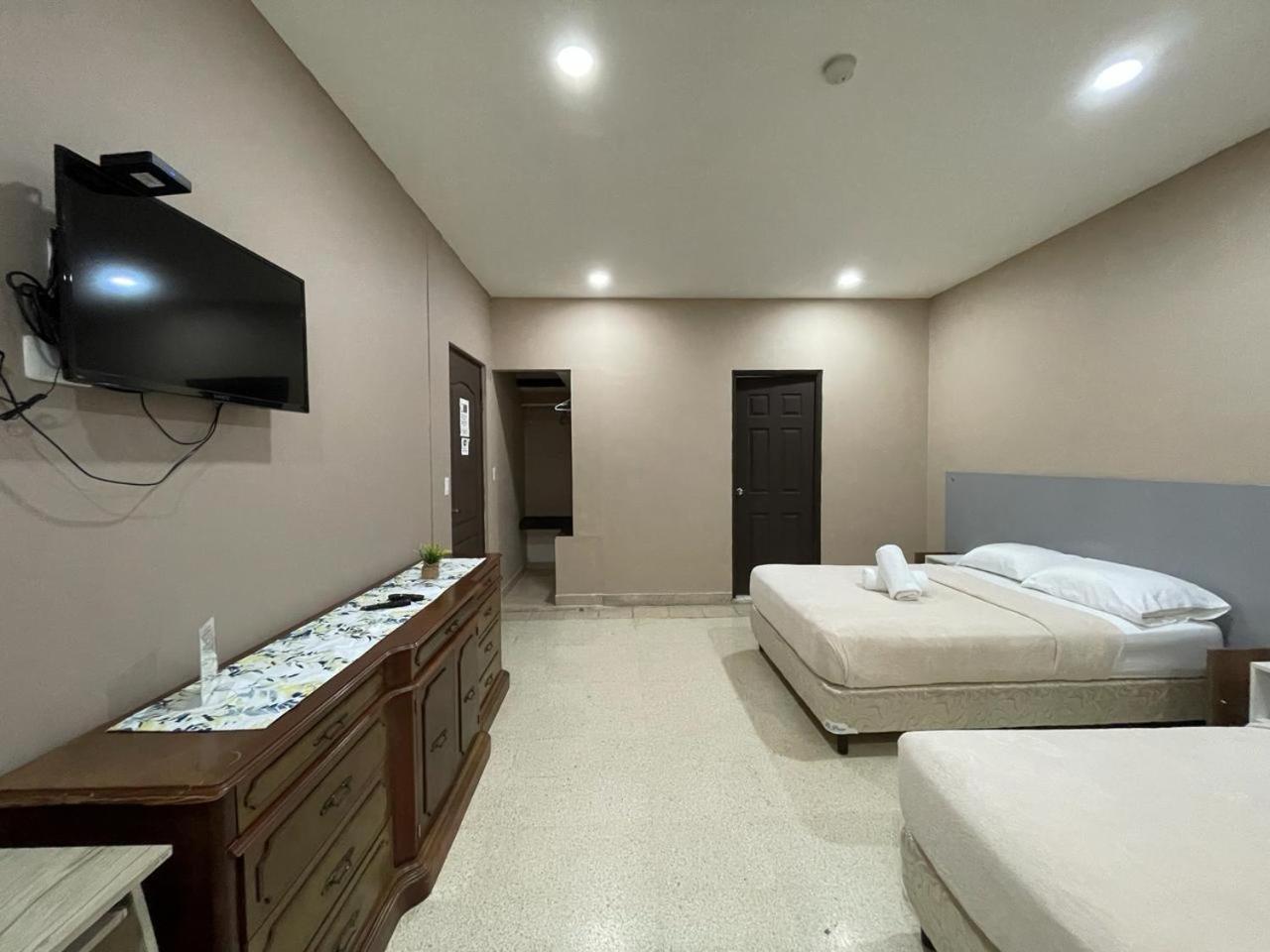 Hostal El Prado Kota Panama Bagian luar foto