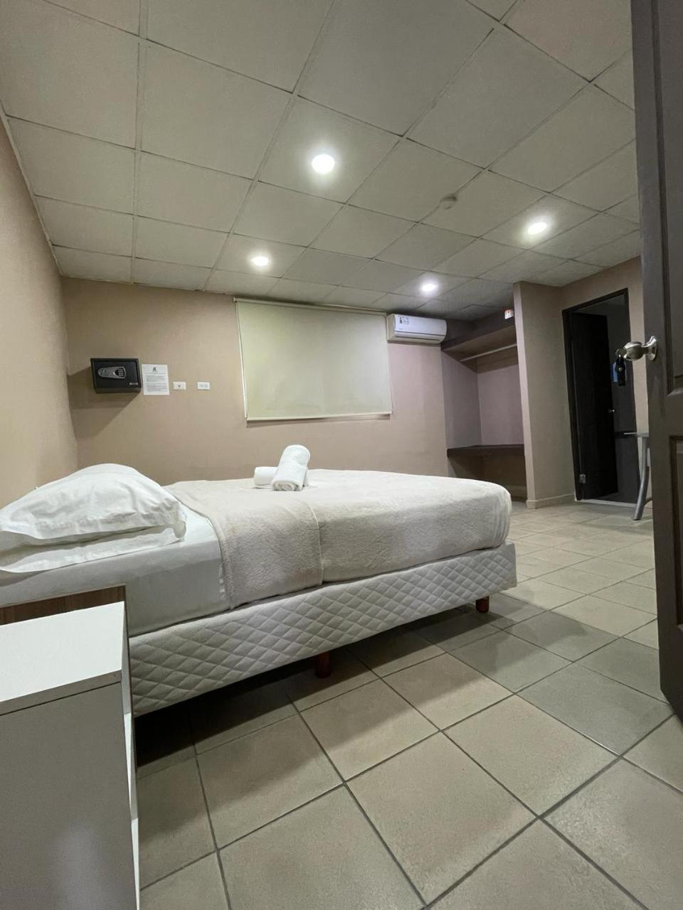 Hostal El Prado Kota Panama Bagian luar foto