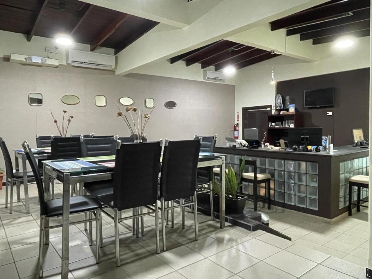 Hostal El Prado Kota Panama Bagian luar foto