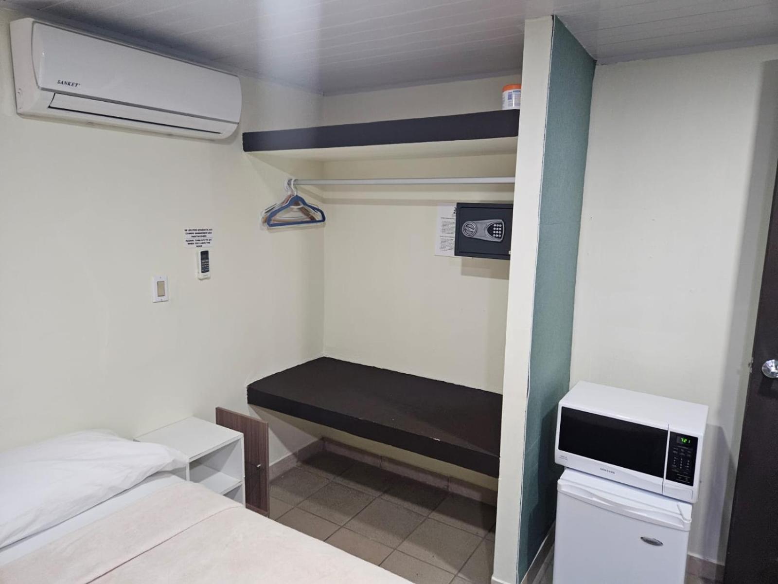 Hostal El Prado Kota Panama Bagian luar foto